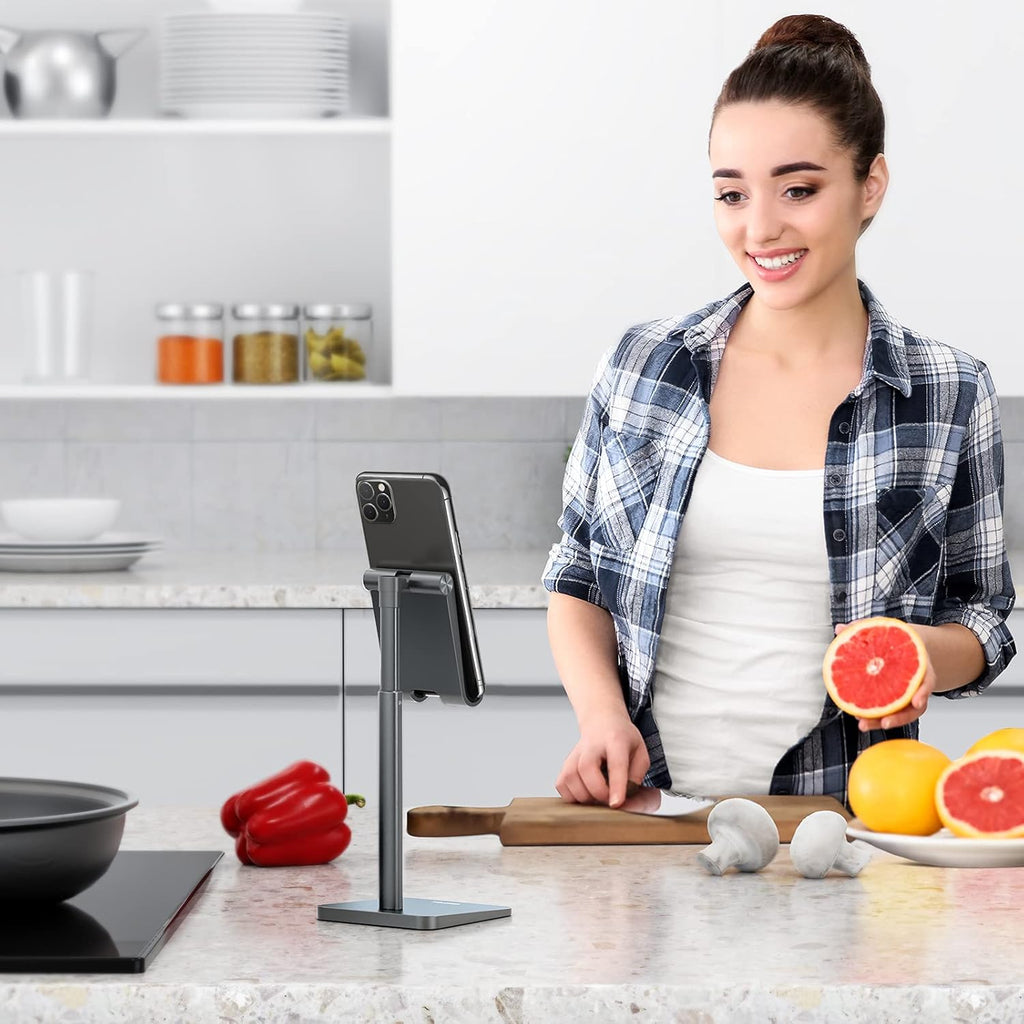 حامل هاتف محمول من OMOTON، حامل هاتف مكتبي بزاوية ارتفاع قابلة للتعديل لهاتف iPhone SE 2/11 / 11 Pro/XS Max/XR، وSamsung Galaxy S20 / S10 / S9 / S8 وهواتف أخرى (3.5-7.0 بوصة) 